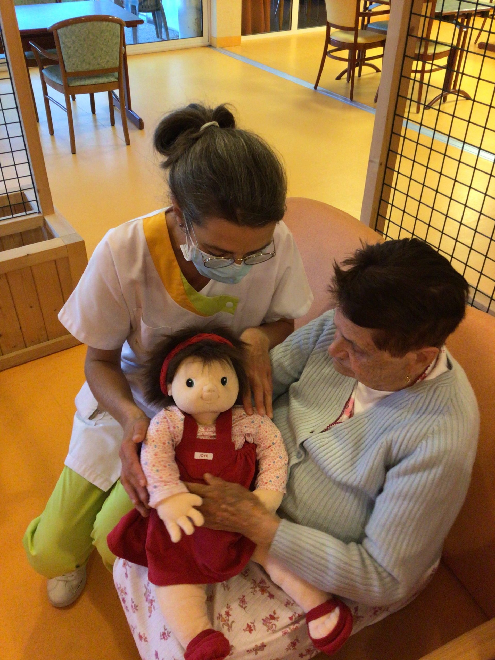 Thérapie non Médicamenteuse : Les poupées d'empathie/La Doll Thérapie